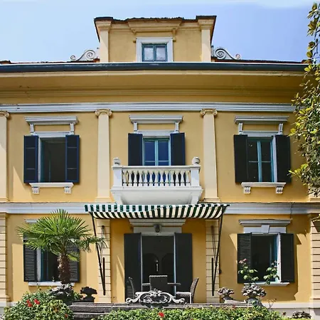 Silvestri In A Private Lakefront That Sleeps 12 Villa
